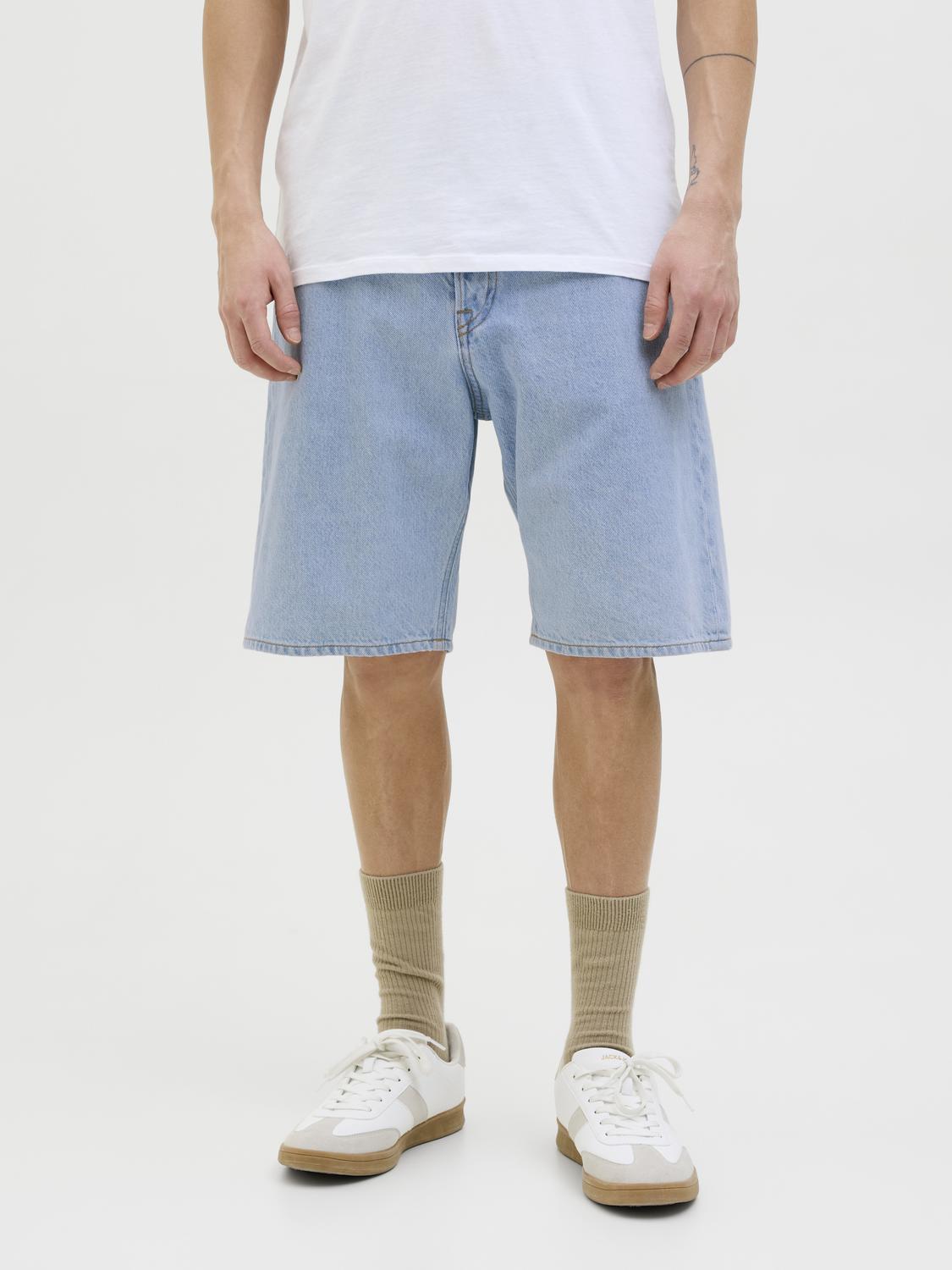 model_shot-front